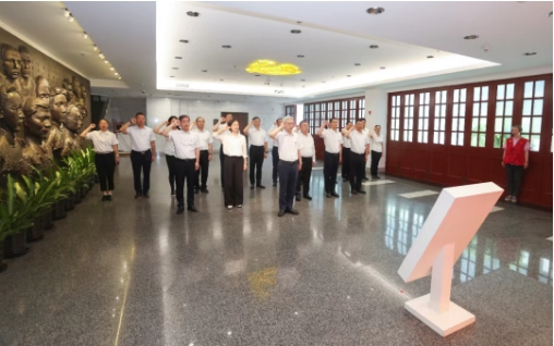 中船集团党组理论学习中心组赴中共一大会址和纪念馆...